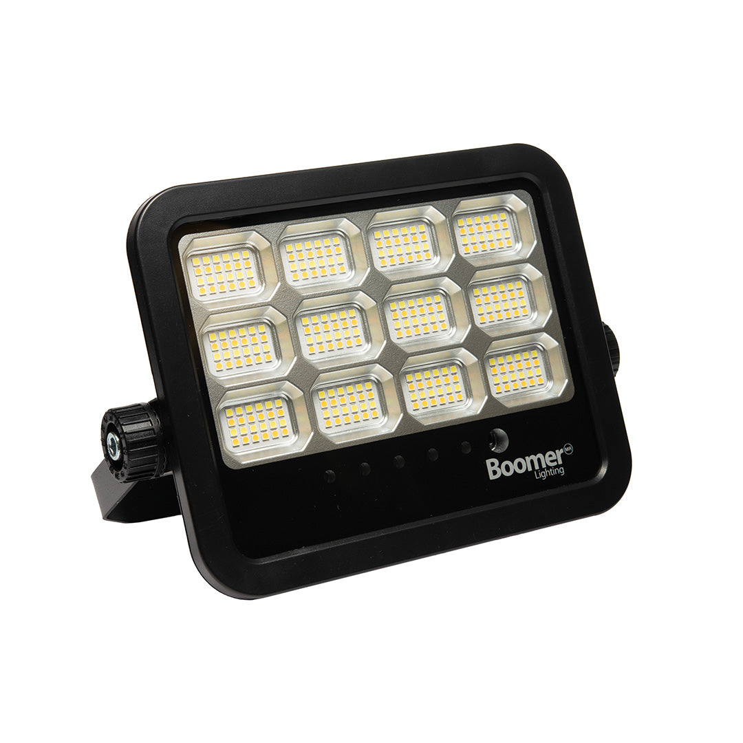 REFLECTOR CON PANEL SOLAR 3CCT, 100W, BLANCOS DINAMICOS, 1100 LM