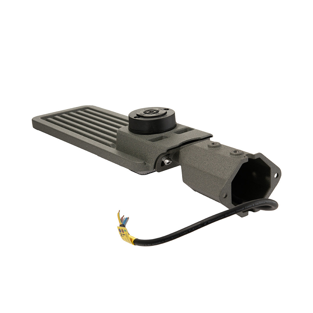 LUMINARIA SUBURBANA CON BASE NEMA 3 PINES 50W LUZ FRÍA, IK08